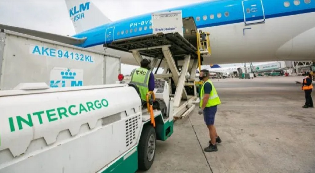 Controladores aéreos anuncian paro