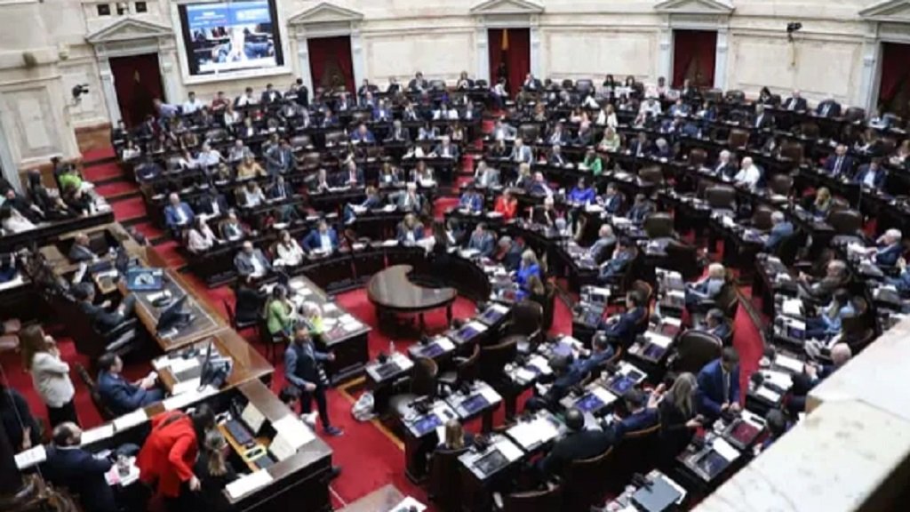 Proponen arancelar educación y salud