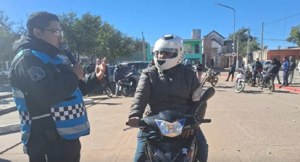 Capacitación vial en Apolinario Saravia