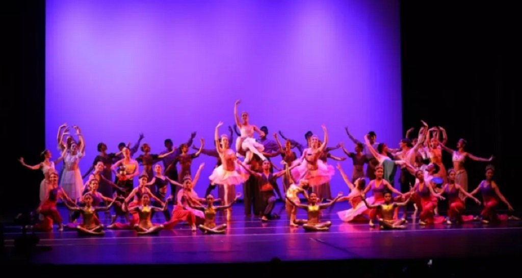 La Escuela Oficial de Ballet invita a clases gratuitas 