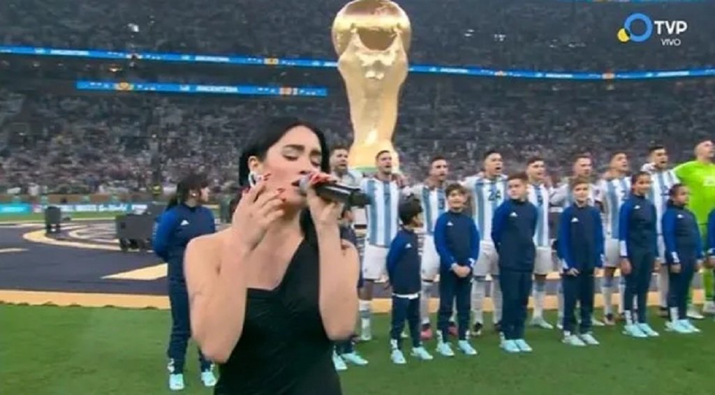 Piden que Lali vuelva a cantar el himno
