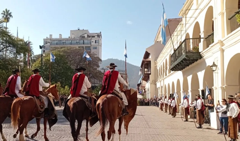 Cambio de Guardia en el Cabildo Histórico