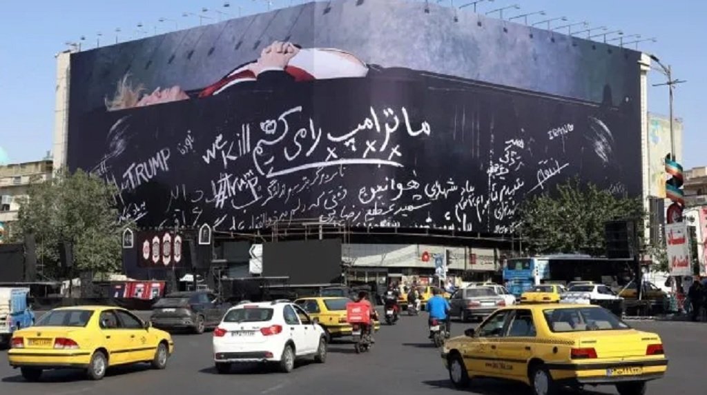 Mural en Teherán de Trump en un ataúd
