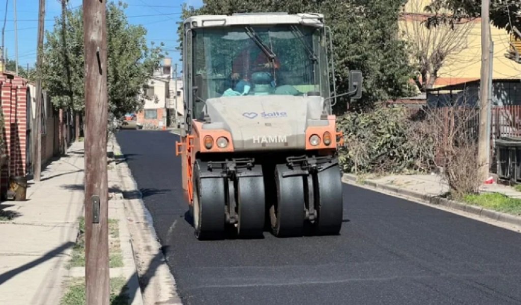 Avanzan las obras de repavimentación en distintas calles de barrio Limache