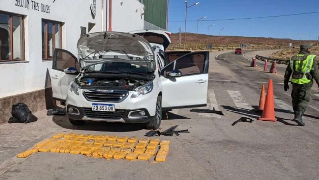 Desbaratan una banda narco