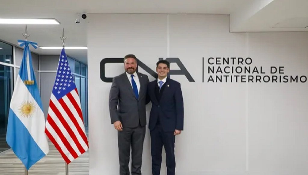 La SIDE recibió a una autoridad del FBI