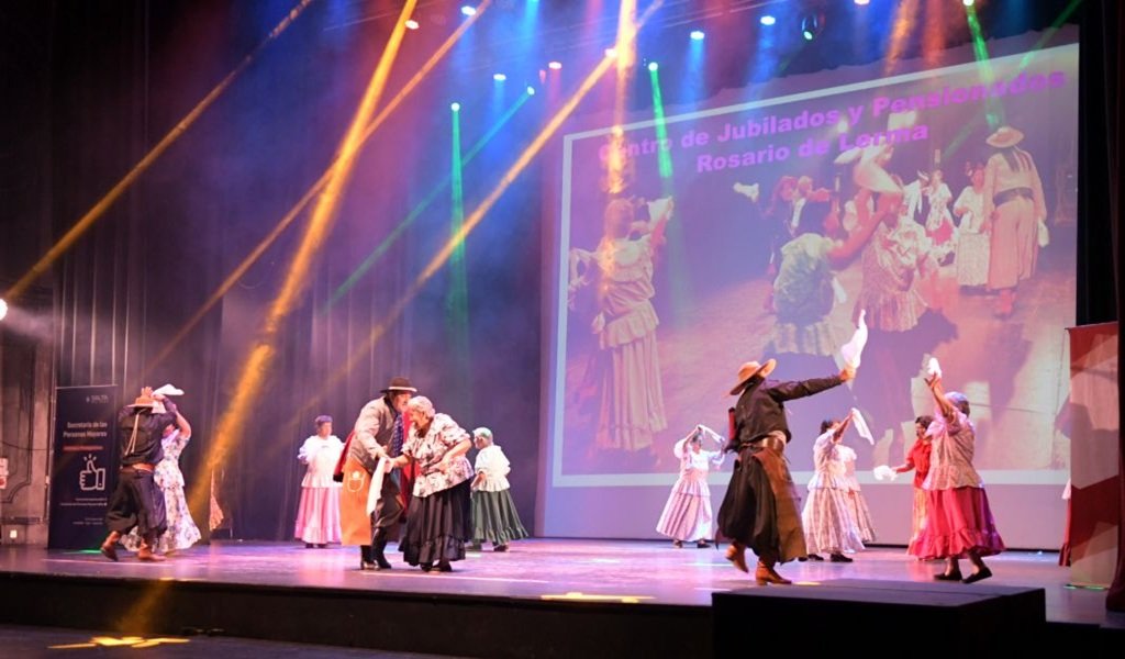 Encuentro de danzas de adultos mayores