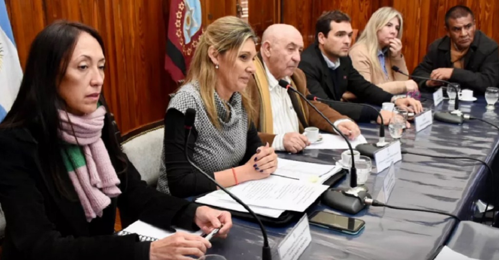 IPV informó a senadores sobre las obras de viviendas