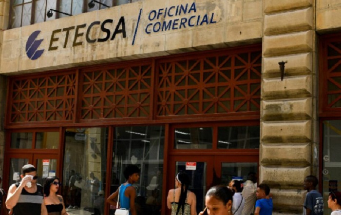 Cuba dolarizó tarifas de celular