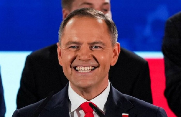 Karol Nawrocki se alza como nuevo presidente de Polonia