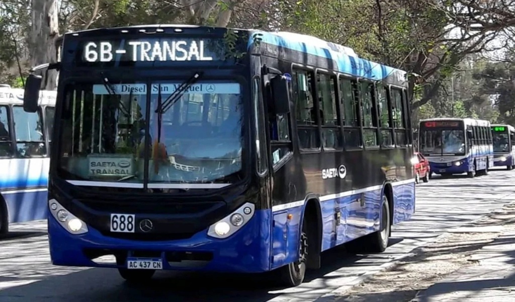Servicio de transporte público por el feriado de hoy