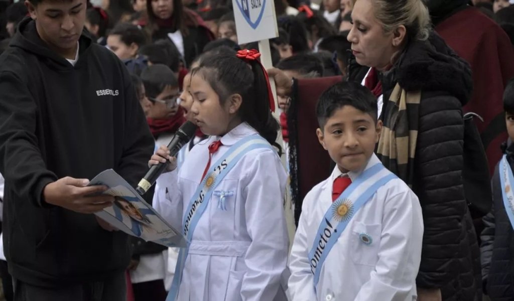 Alumnos de 4º grado prometieron lealtad a la bandera
