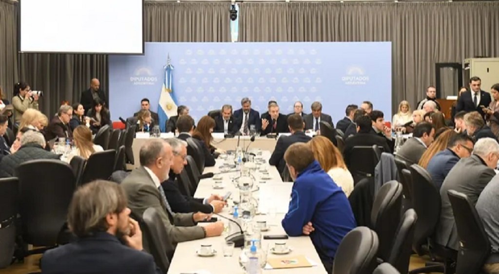 Gobierno citó a energéticas y mineras