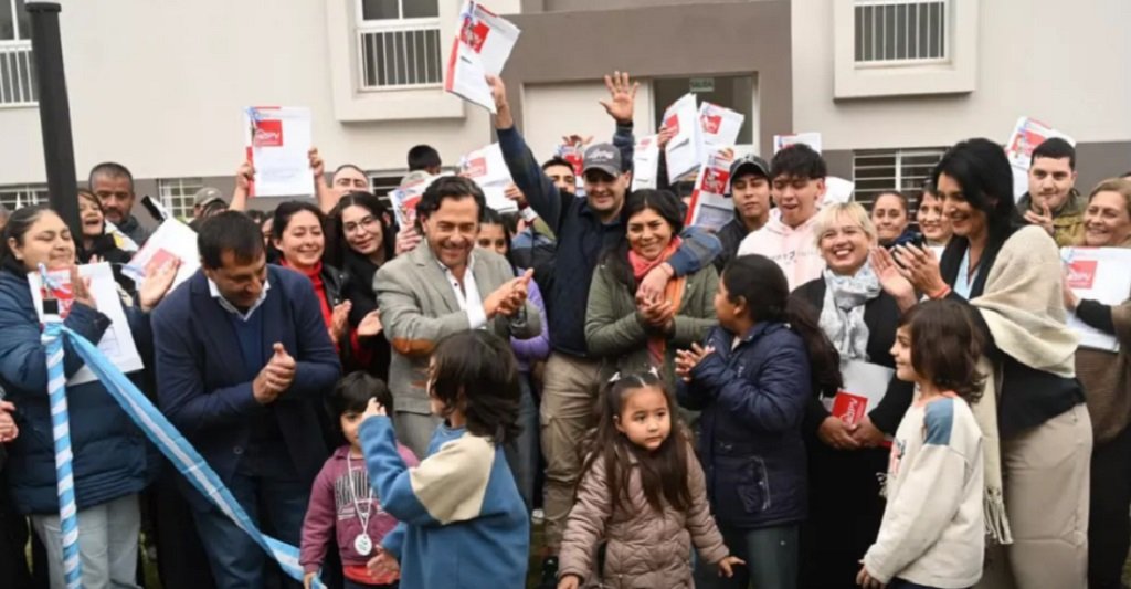 Sáenz entregó 48 nuevos departamentos