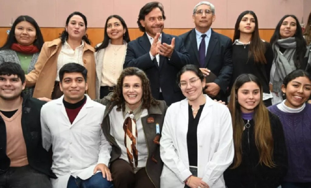 Sáenz anunció becas para estudiantes de Medicina