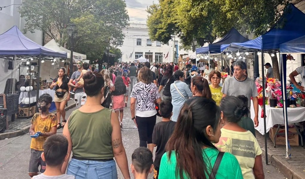 Festejan el "Día del Artesano" en el Paseo Balcarce