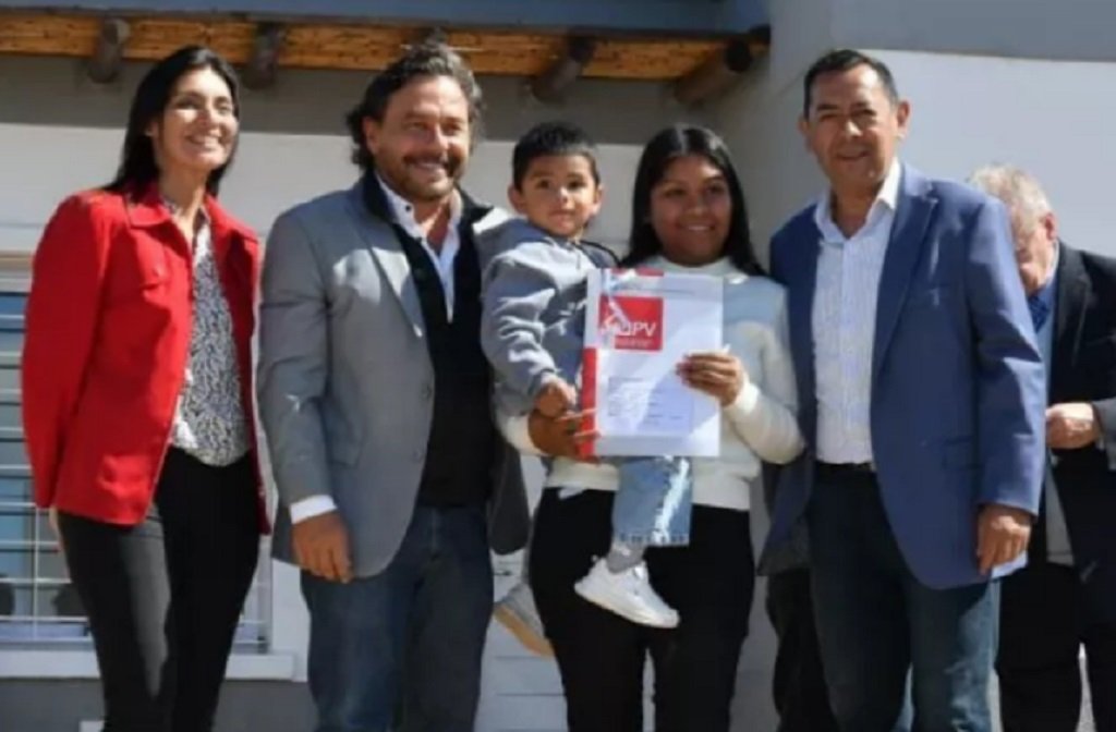 Sáenz entregó 40 viviendas en Moldes 