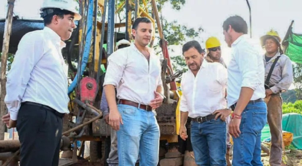 Sáenz supervisó el avance de un nuevo pozo de agua en Tartagal
