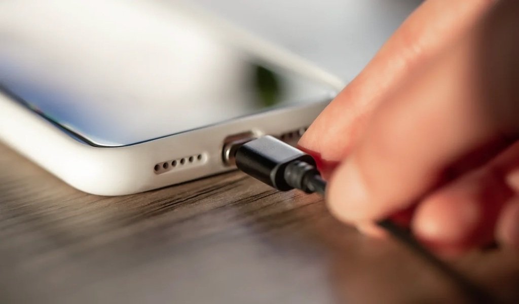 Por qué no deberías cargar tu teléfono al 100%