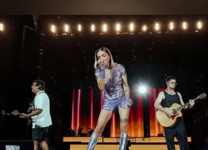 Maria Becerra presenta su nuevo single, "Ramen para dos"