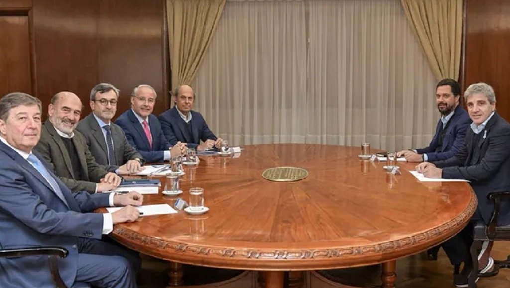 Caputo mantuvo una reunión con la UIA