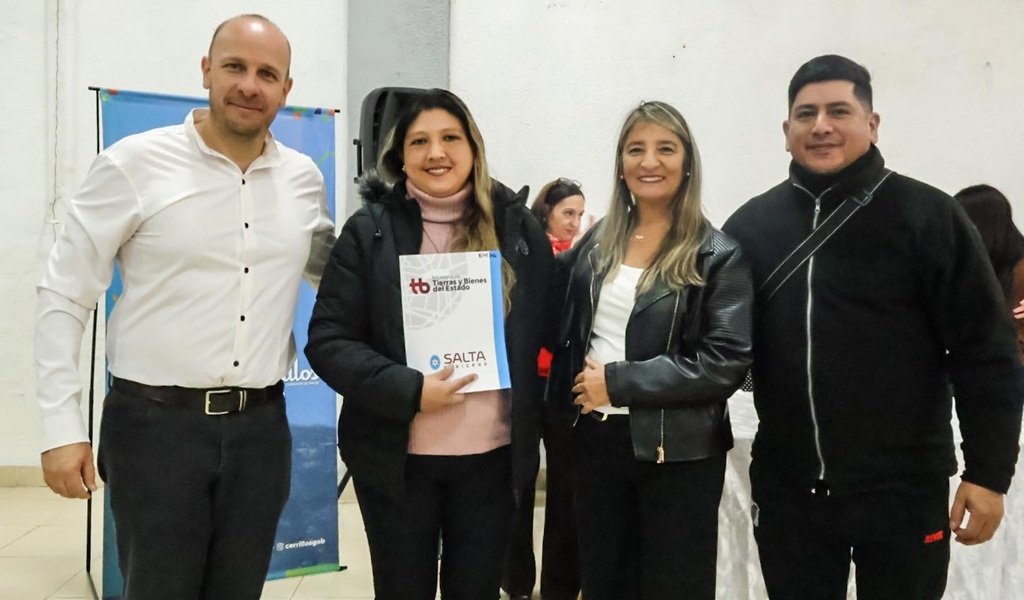 Entrega de escrituras en Cerrillos