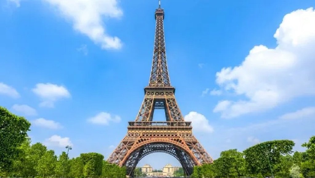 Torre Eiffel: subastan tramo de la escalera 