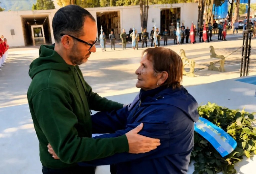 Justicia y memoria: 3 héroes de Malvinas descansan en un mausoleo