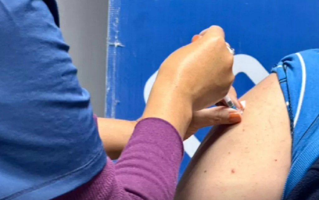 Operativo de vacunación en el Centro Cívico Municipal