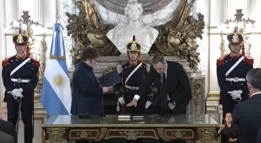 Adorni juró como nuevo jefe de Gabinete