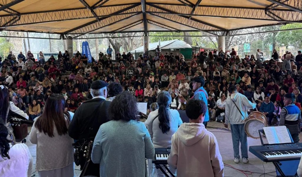 Agasajo a las Madres en el anfiteatro Cuchi Leguizamón