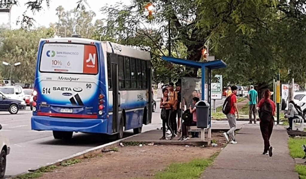 Servicio del transporte público por el feriado de hoy