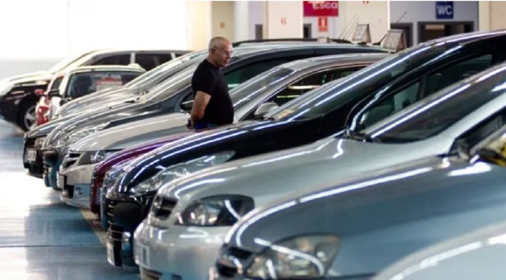 Bajó la producción automotriz 20,7%