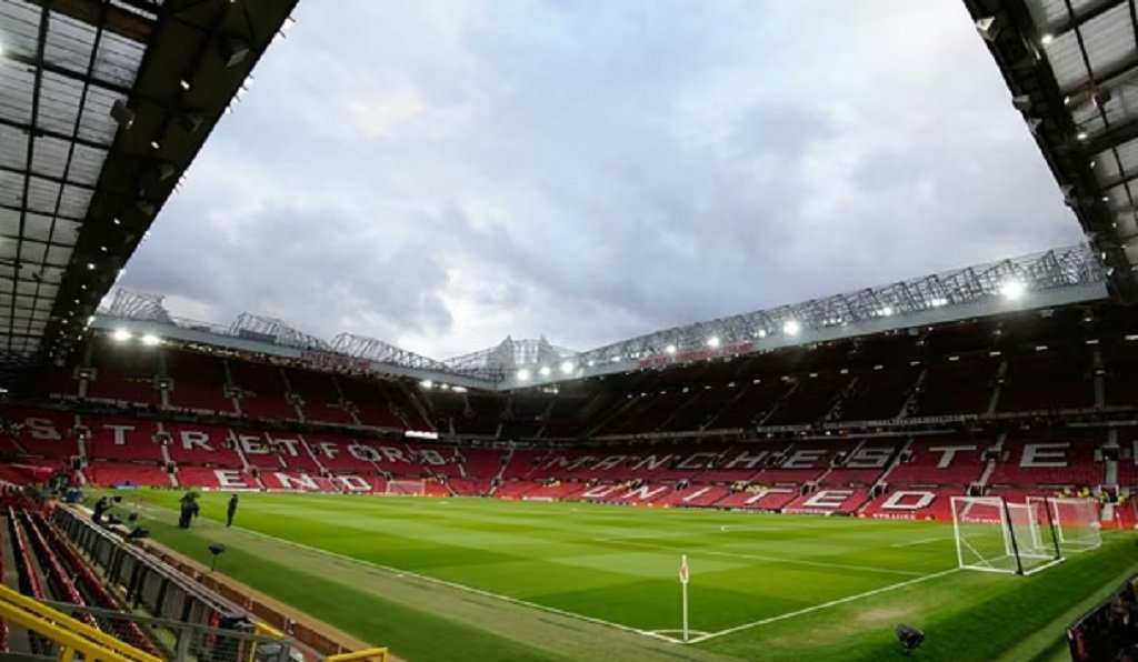 Manchester United profundiza su crisis financiera