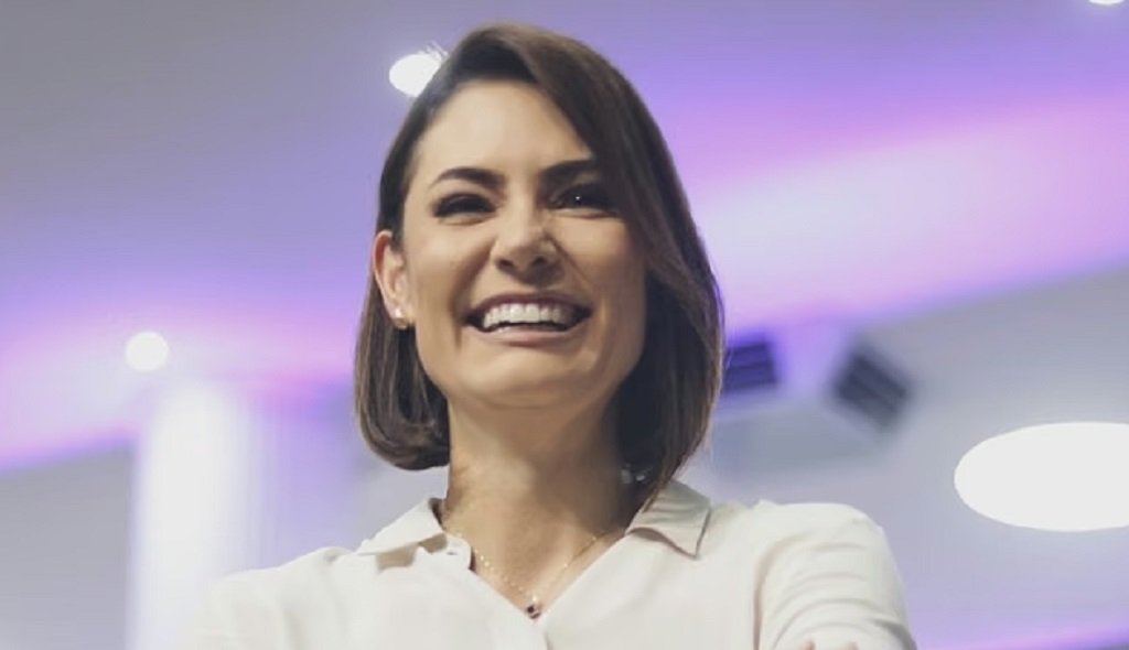 Michelle Bolsonaro gana espacio en Brasil
