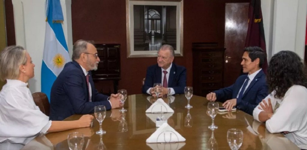 Salta y Ucrania fortalecen vínculos institucionales