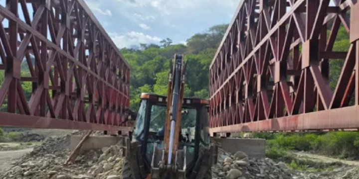 Los Toldos: Instalan un puente Bailey