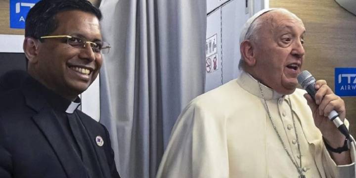 Cardenal indio que iniciará la votación del cónclave