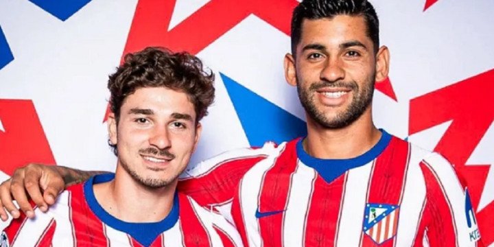 Julián posó con la camiseta del Atlético