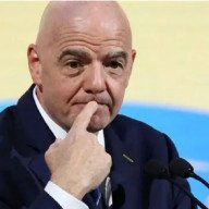 Exjugadores apoyan a Infantino