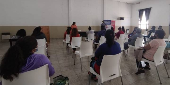Brindan charla sobre micrócréditos para emprendedores