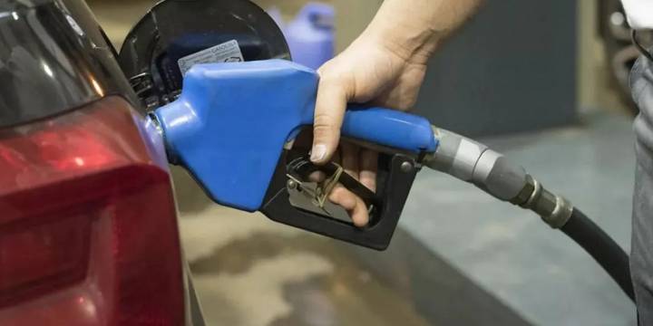 Los combustibles volverán a subir el 5% a partir de abril
