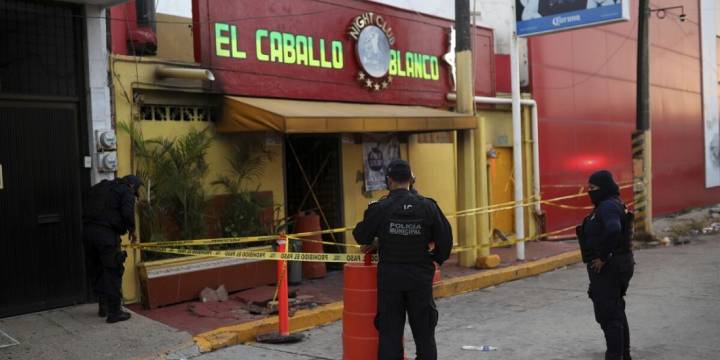 Diez personas murieron en un ataque a un bar en México