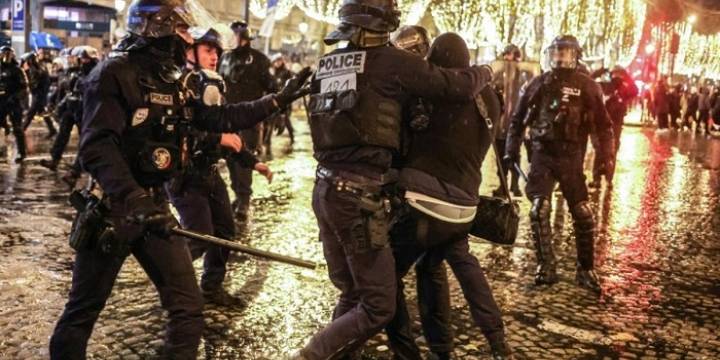Siguen los incidentes en Francia por la reforma previsional