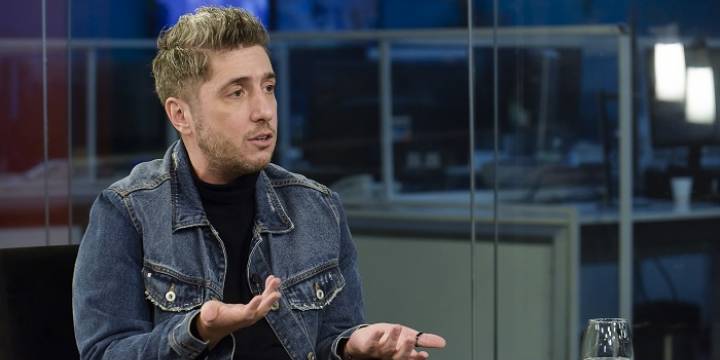Suspenden a Jey Mammón por una denuncia de abuso