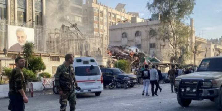  Israel bombardeó la embajada de Irán en Siria 