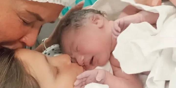 Mació Salvador el hijo de Barbie Vélez y Lucas Rodríguez