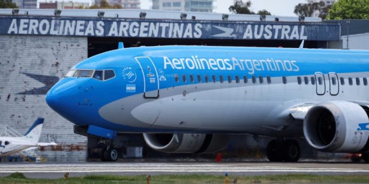 El déficit del turismo mejoró por 8º mes