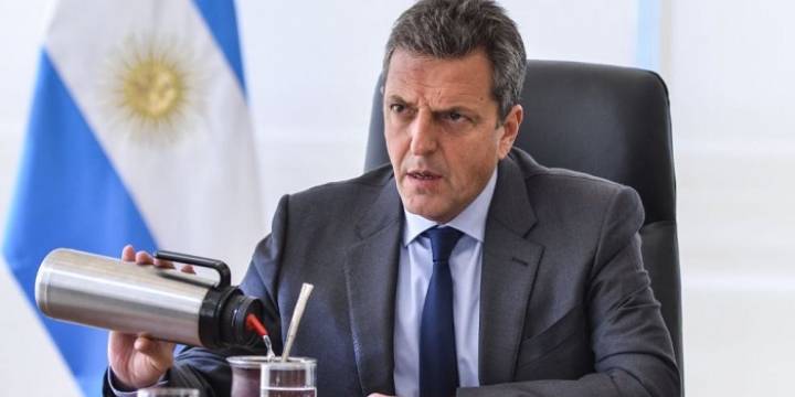 Massa prepara más anuncios para informales y autónomos