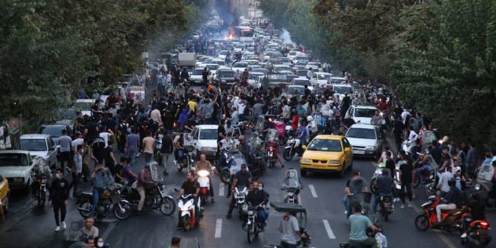 Siguen las protestas masivas contra el gobierno de Irán